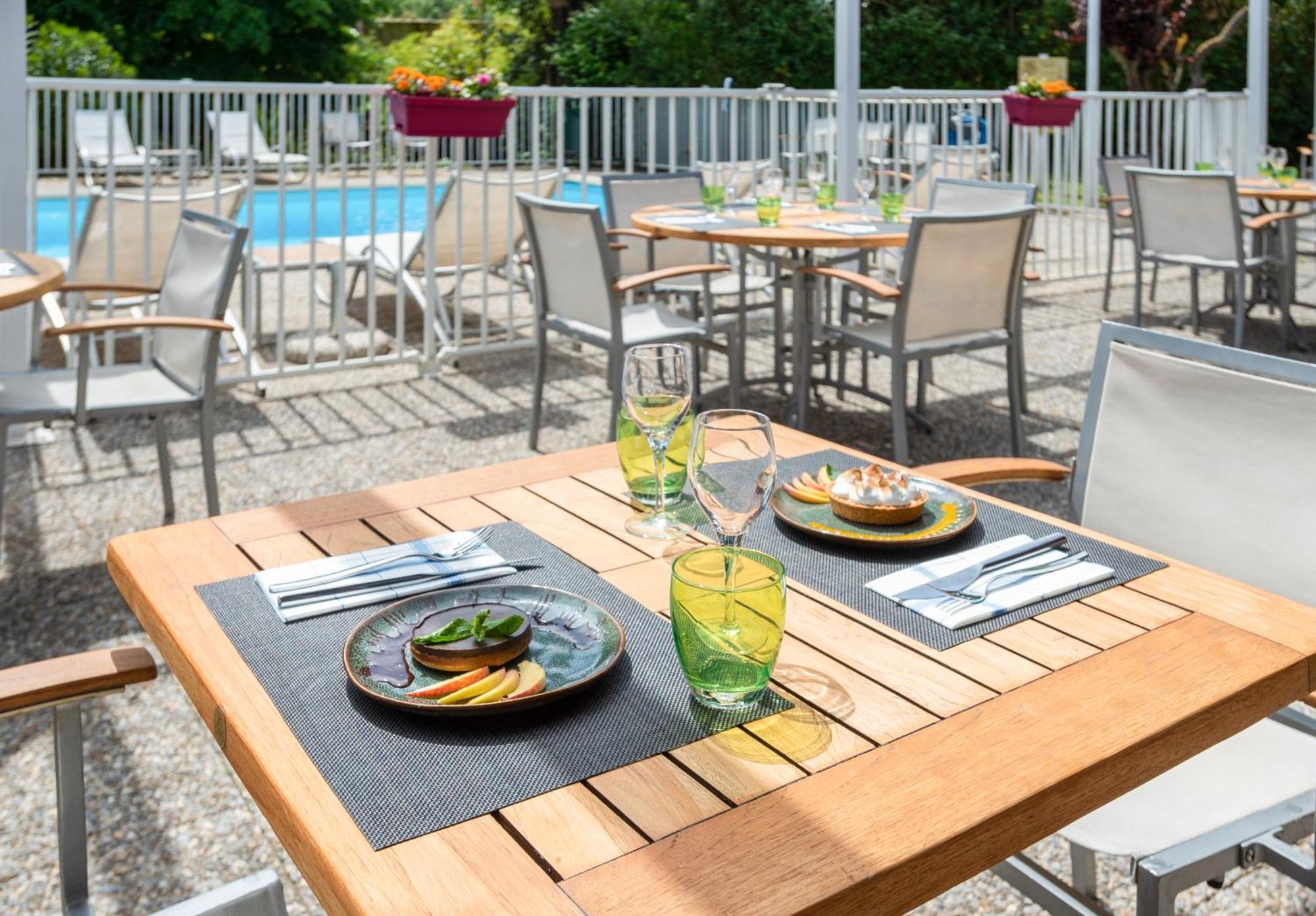 Hotel Novotel Evry Courcouronnes Экстерьер фото