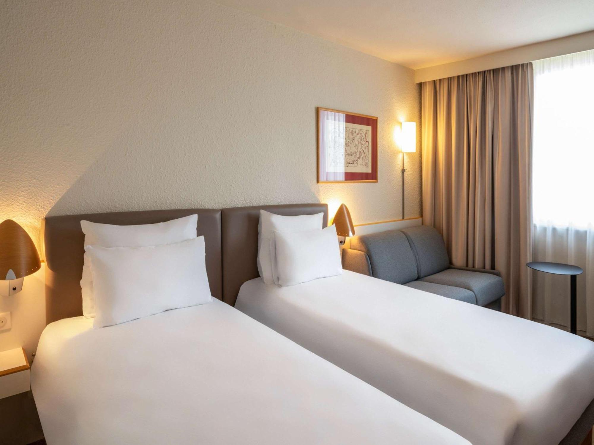 Hotel Novotel Evry Courcouronnes Экстерьер фото