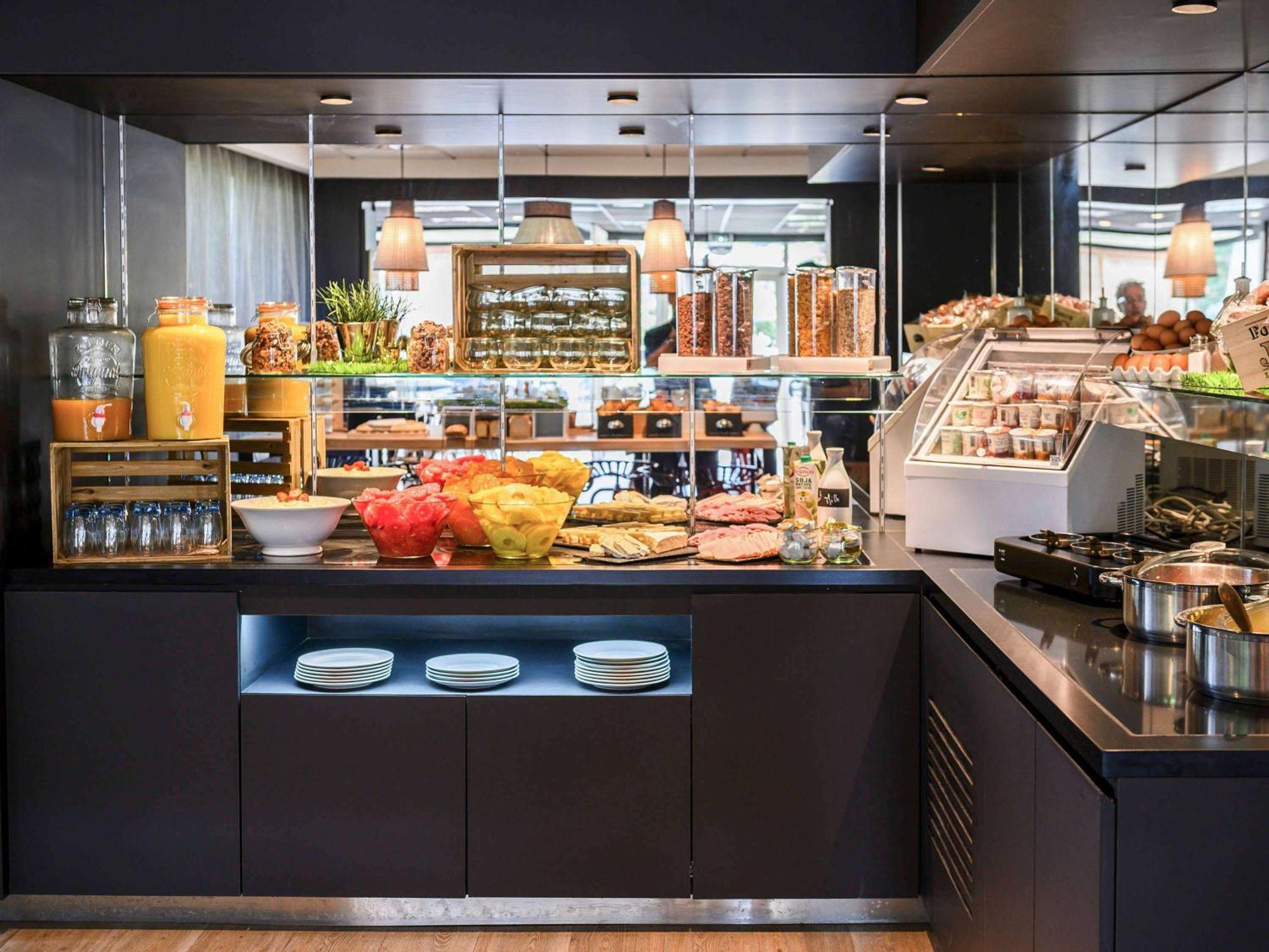 Hotel Novotel Evry Courcouronnes Экстерьер фото
