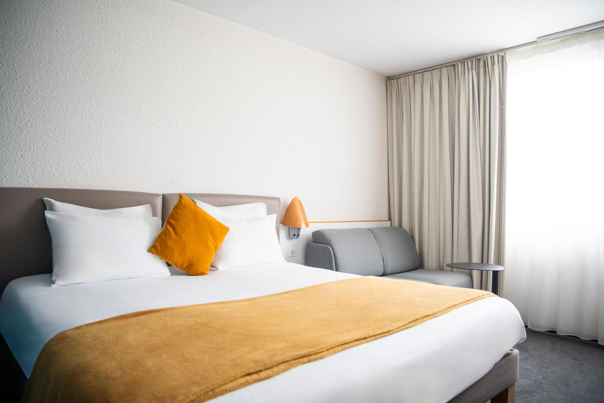Hotel Novotel Evry Courcouronnes Экстерьер фото