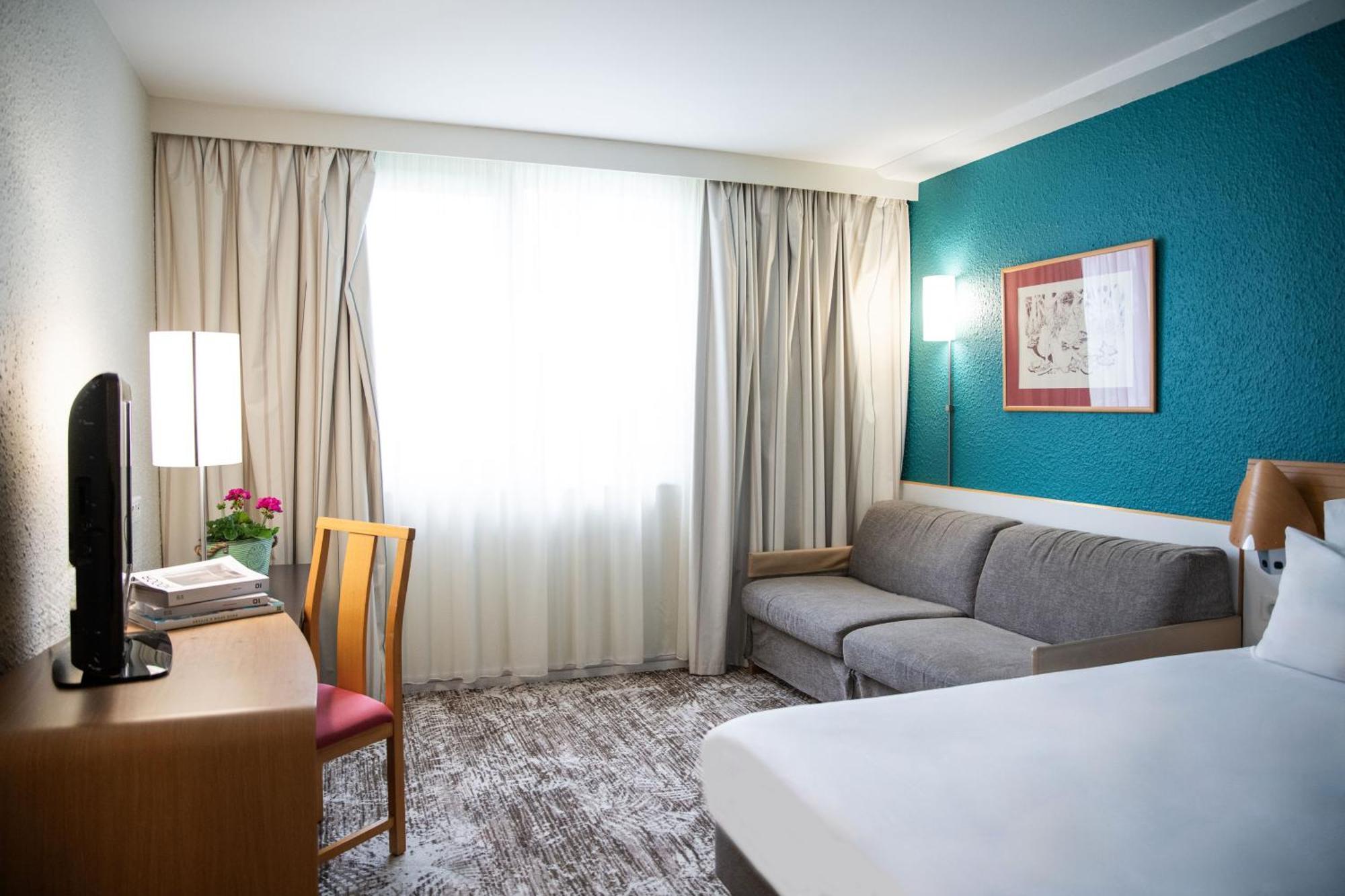 Hotel Novotel Evry Courcouronnes Экстерьер фото