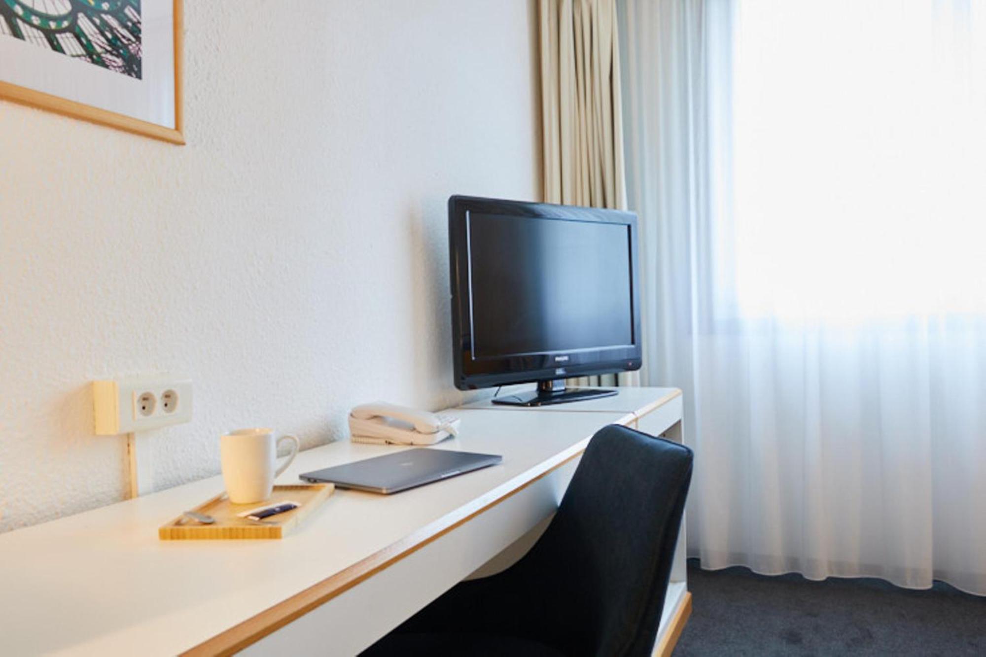 Hotel Novotel Evry Courcouronnes Экстерьер фото