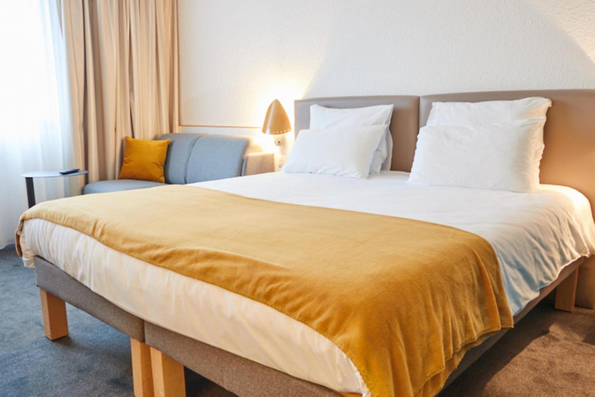 Hotel Novotel Evry Courcouronnes Экстерьер фото