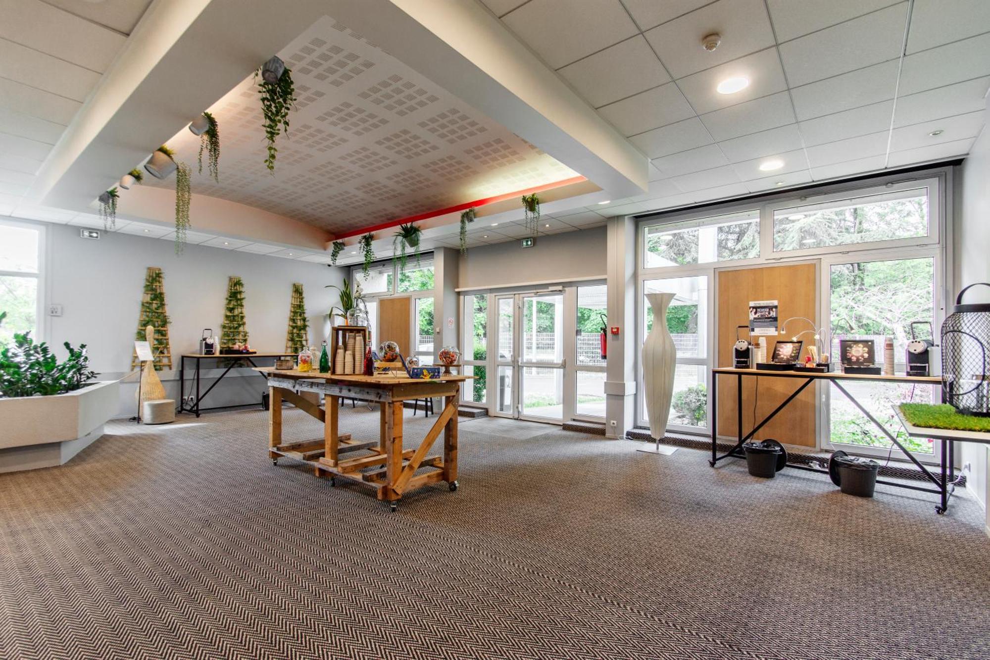 Hotel Novotel Evry Courcouronnes Экстерьер фото