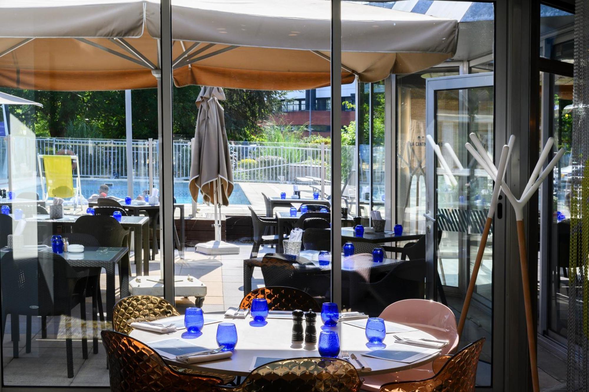 Hotel Novotel Evry Courcouronnes Экстерьер фото