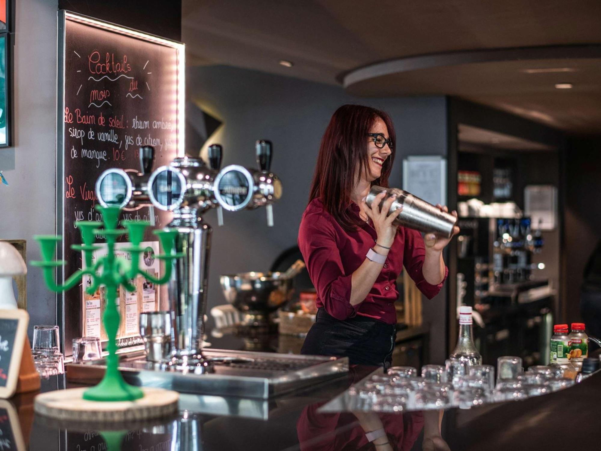 Hotel Novotel Evry Courcouronnes Экстерьер фото
