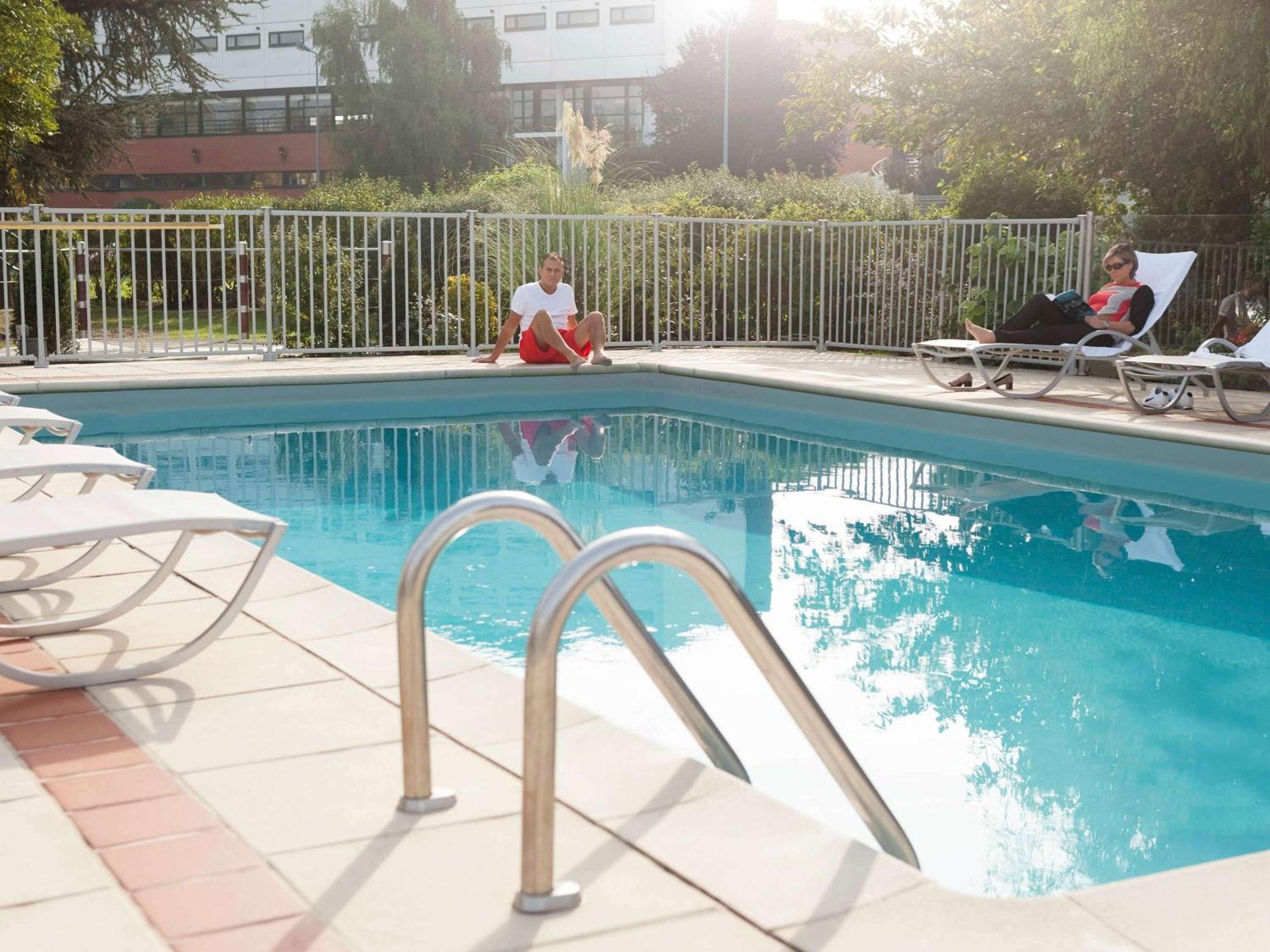 Hotel Novotel Evry Courcouronnes Экстерьер фото