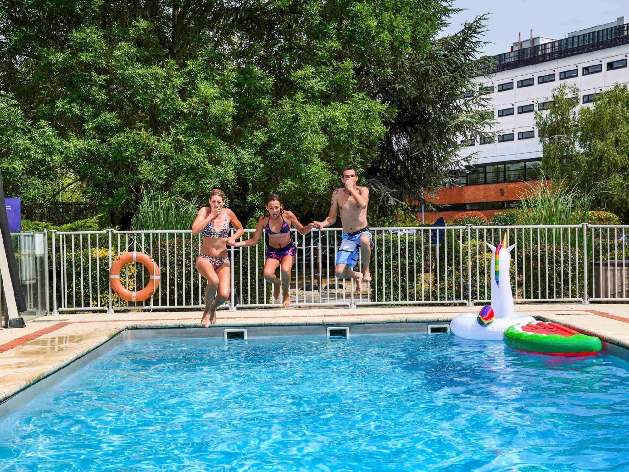 Hotel Novotel Evry Courcouronnes Экстерьер фото