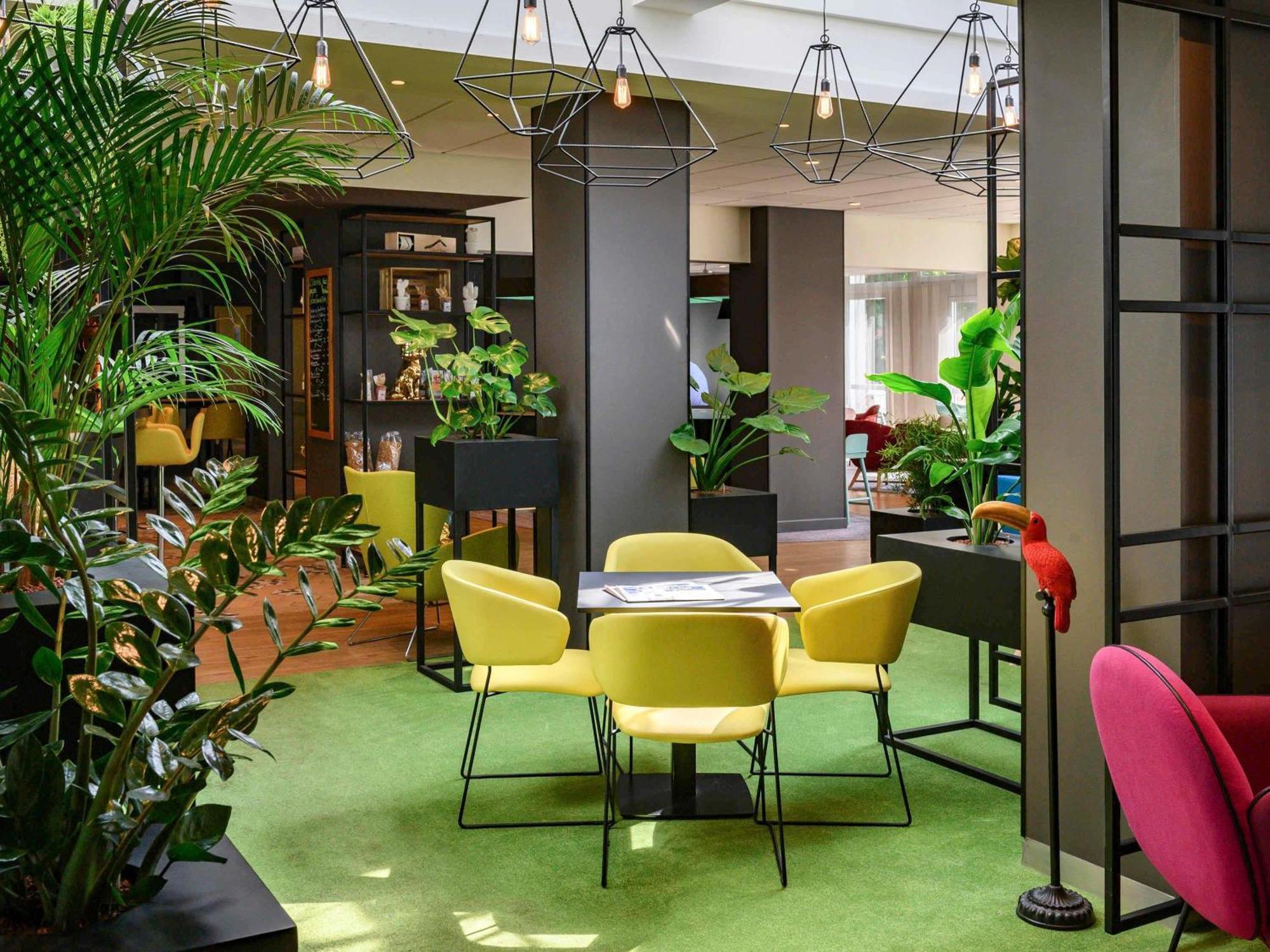 Hotel Novotel Evry Courcouronnes Экстерьер фото