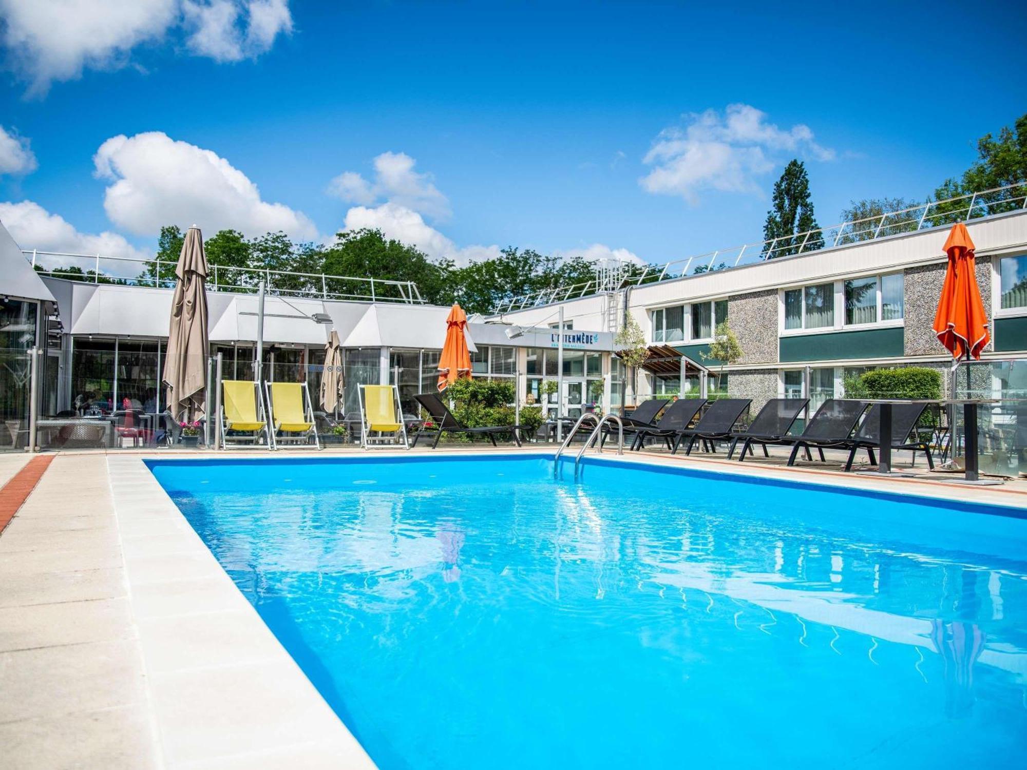Hotel Novotel Evry Courcouronnes Экстерьер фото