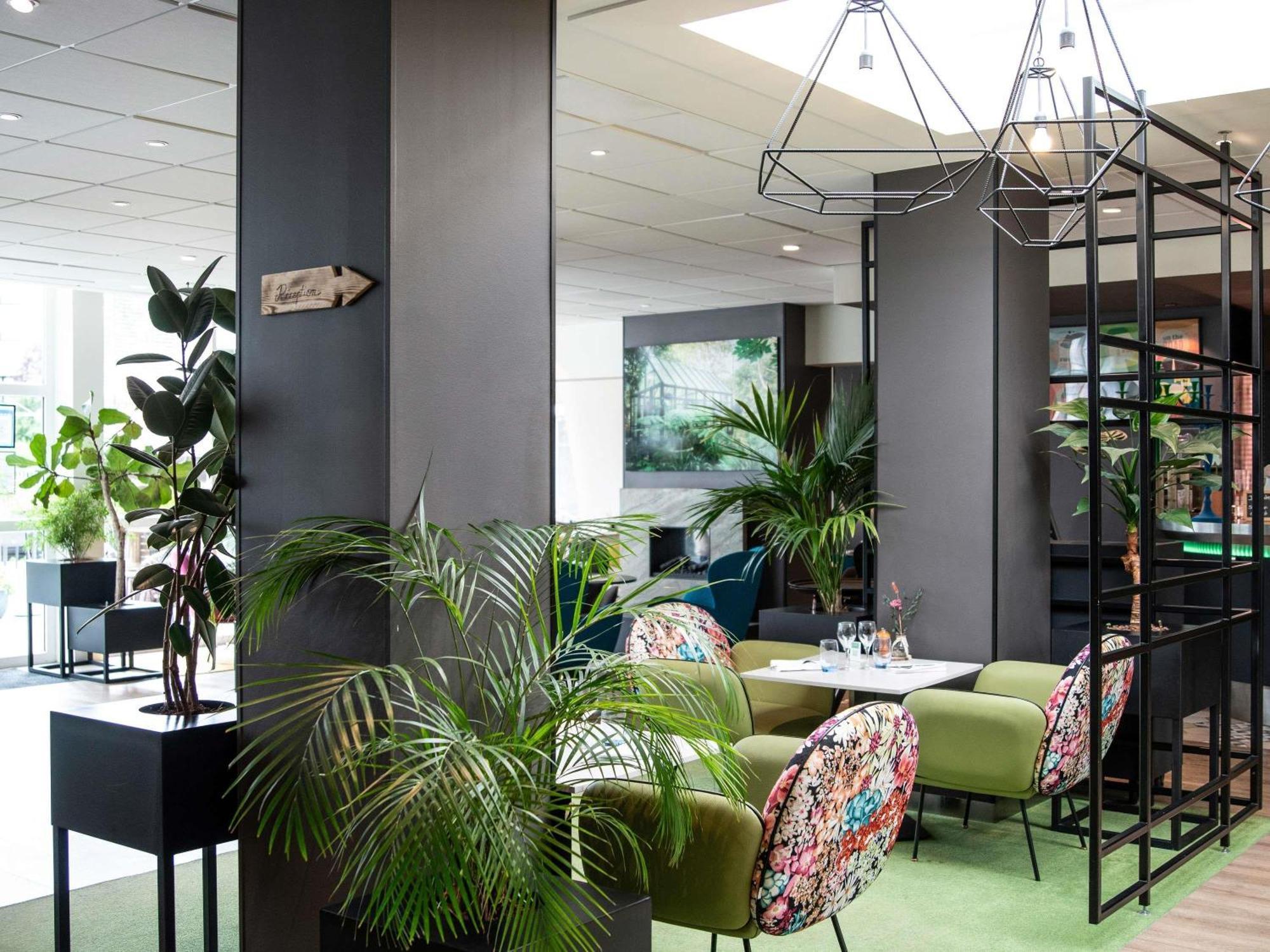Hotel Novotel Evry Courcouronnes Экстерьер фото