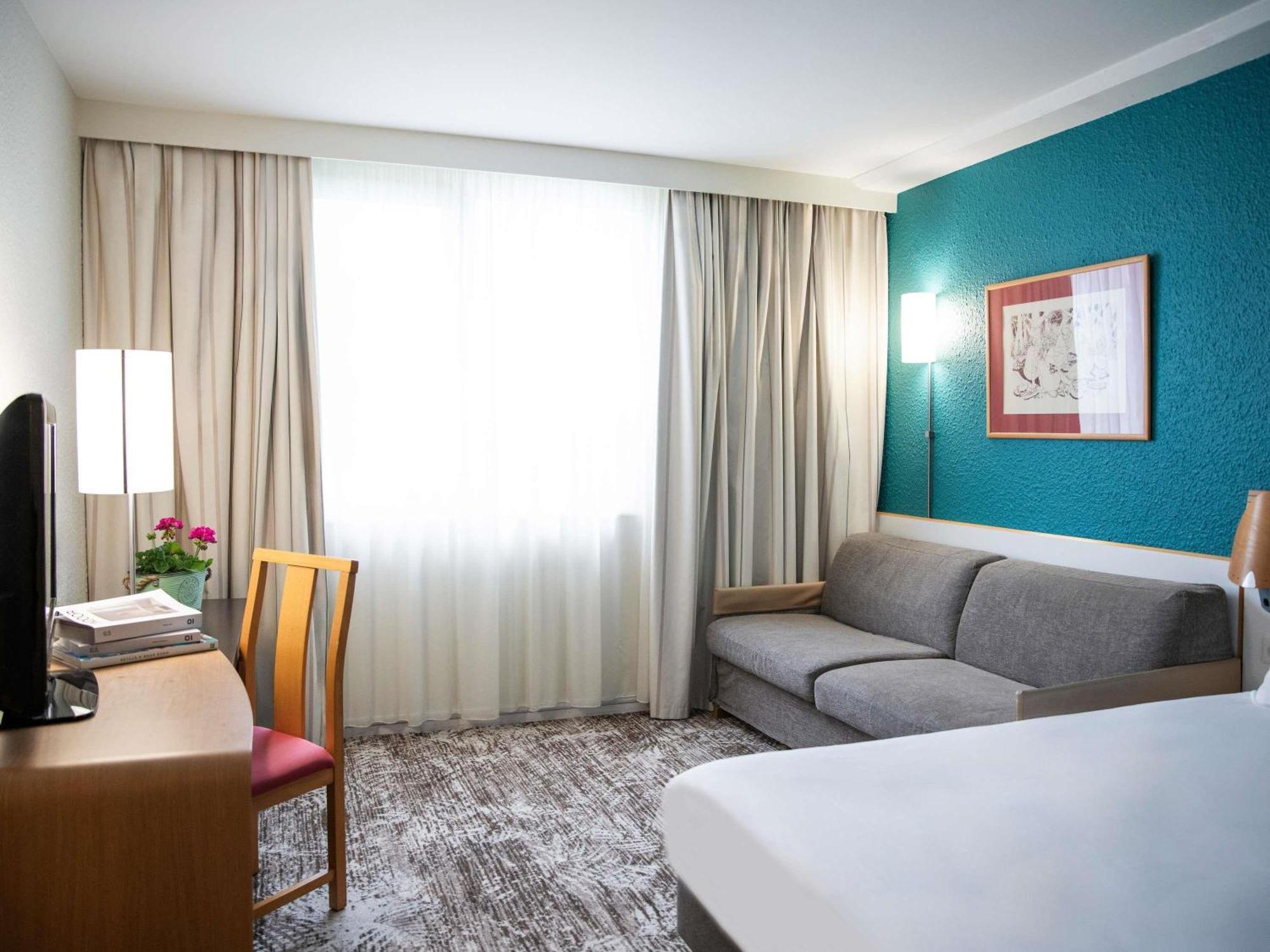 Hotel Novotel Evry Courcouronnes Экстерьер фото