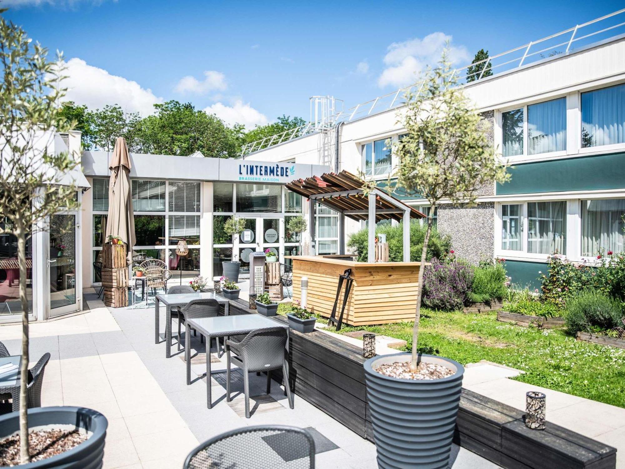 Hotel Novotel Evry Courcouronnes Экстерьер фото