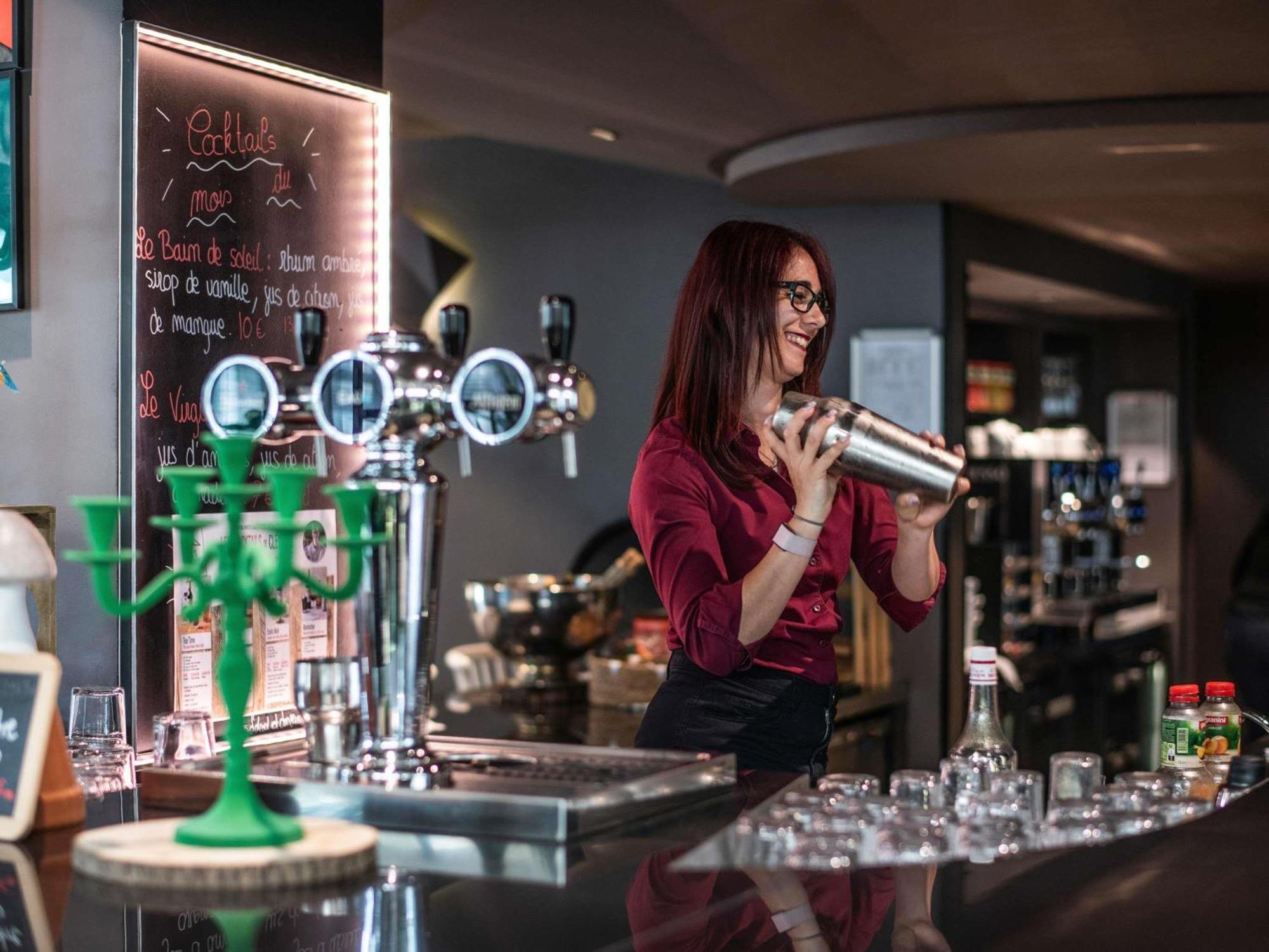 Hotel Novotel Evry Courcouronnes Экстерьер фото