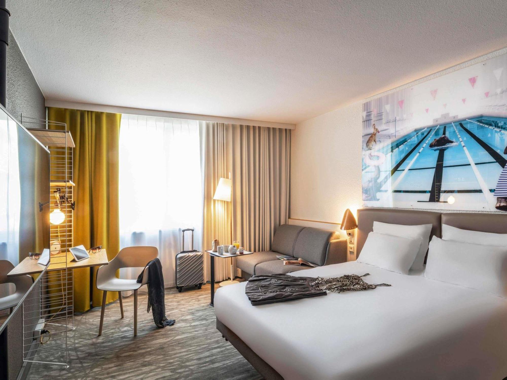 Hotel Novotel Evry Courcouronnes Экстерьер фото