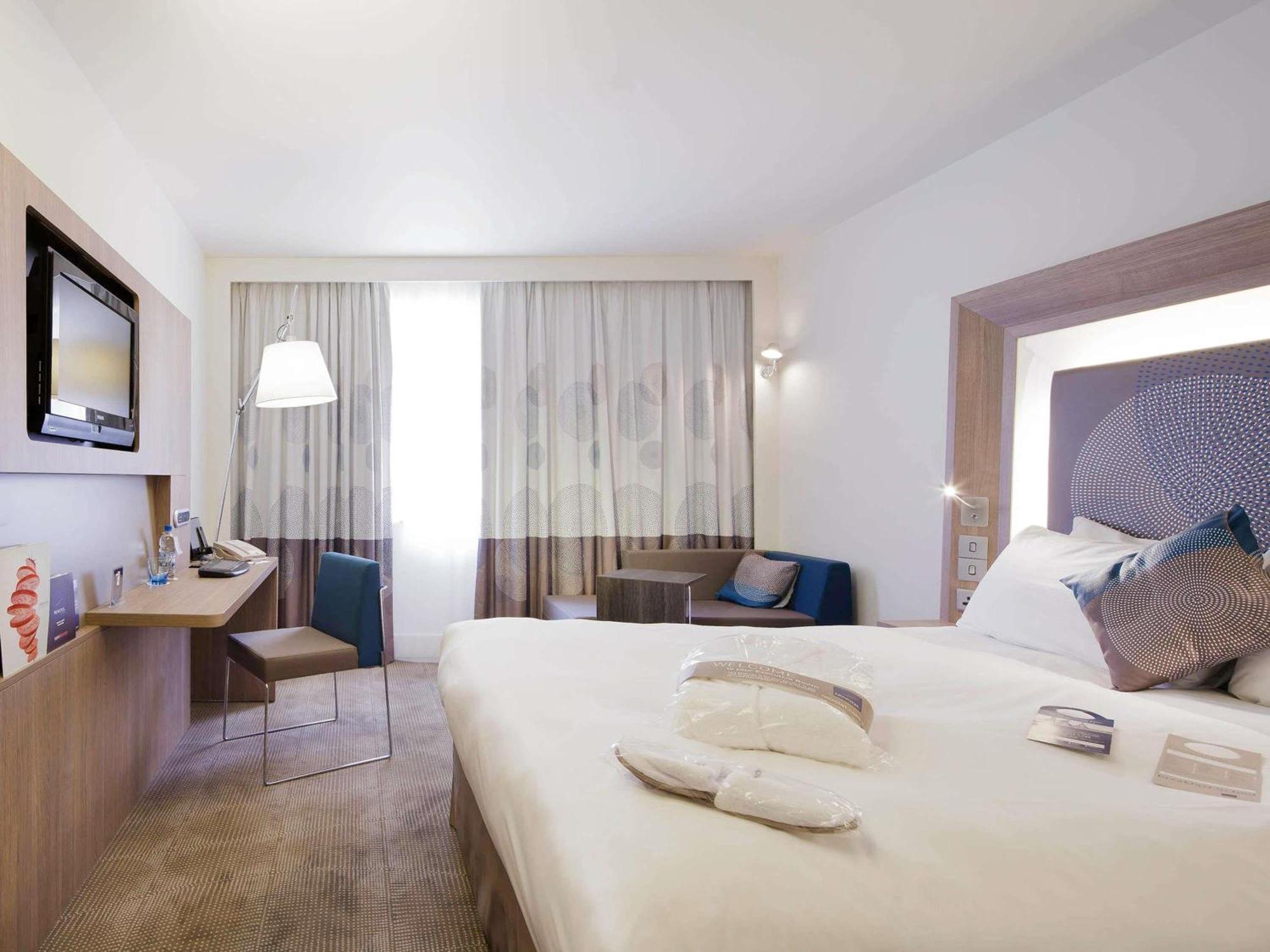Hotel Novotel Evry Courcouronnes Экстерьер фото