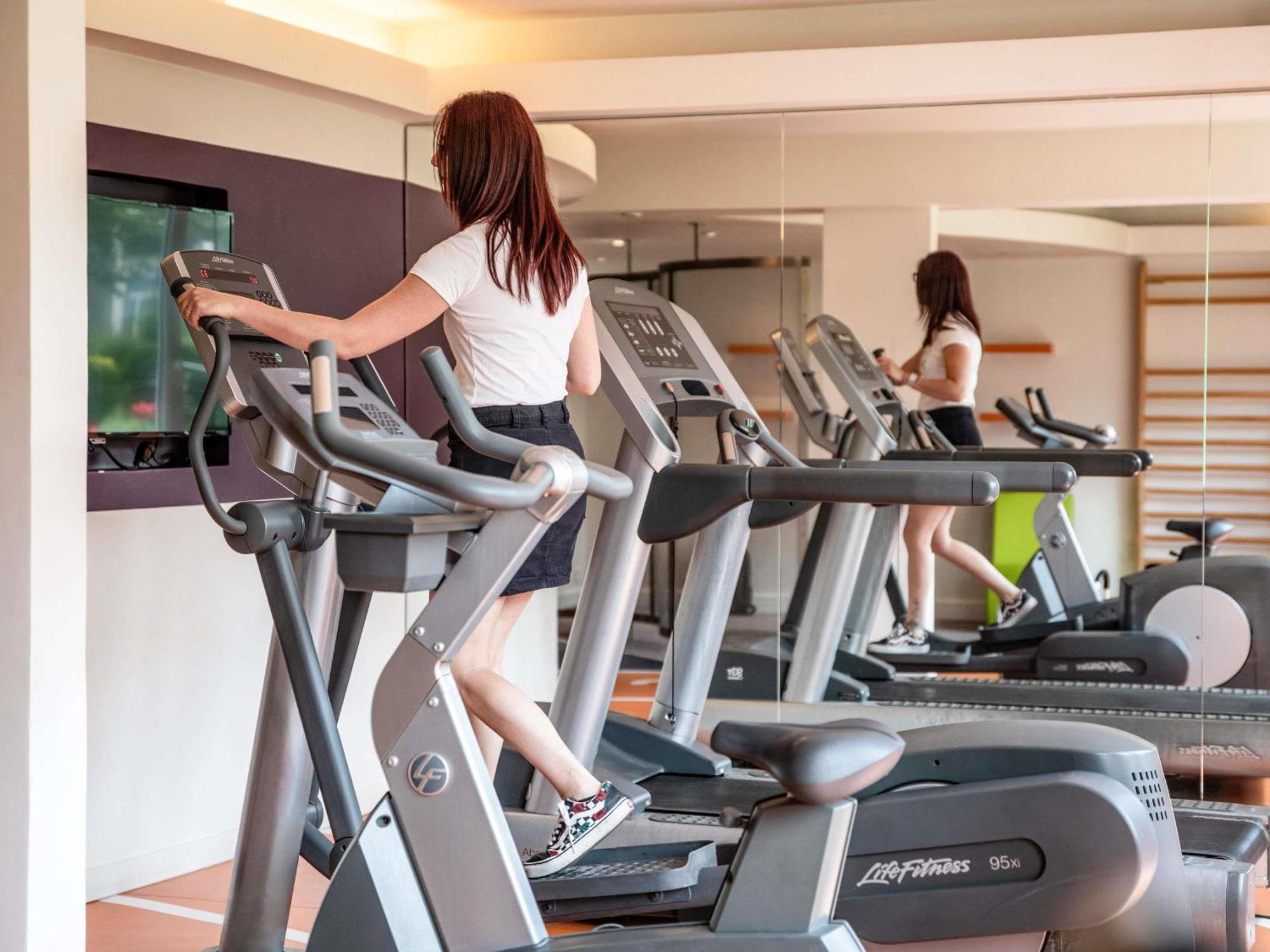 Hotel Novotel Evry Courcouronnes Экстерьер фото