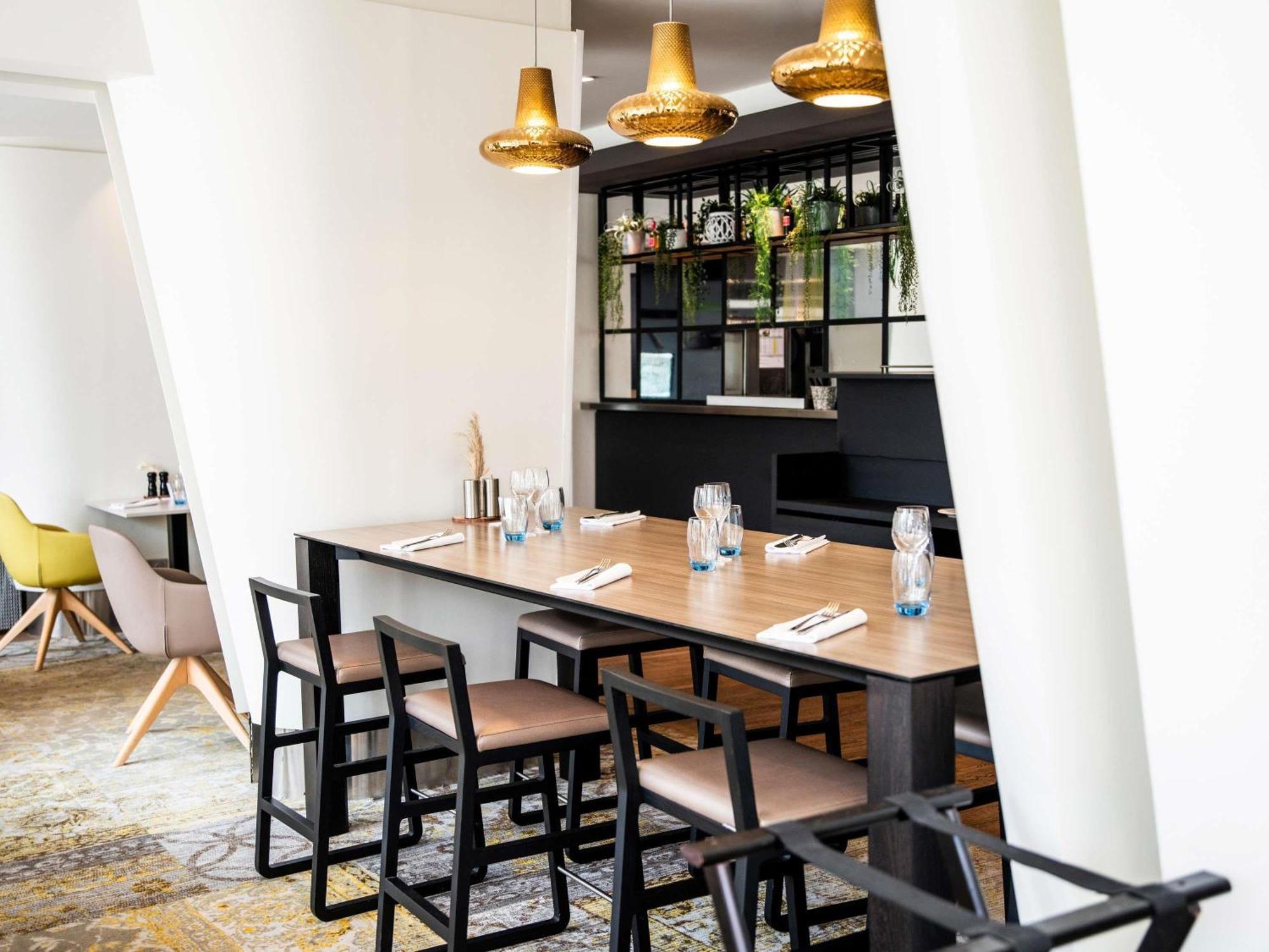 Hotel Novotel Evry Courcouronnes Экстерьер фото